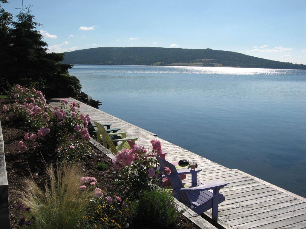 Dunlop Inn Baddeck Exterior photo